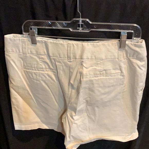 Loft cream shorts - Picture 2 of 3